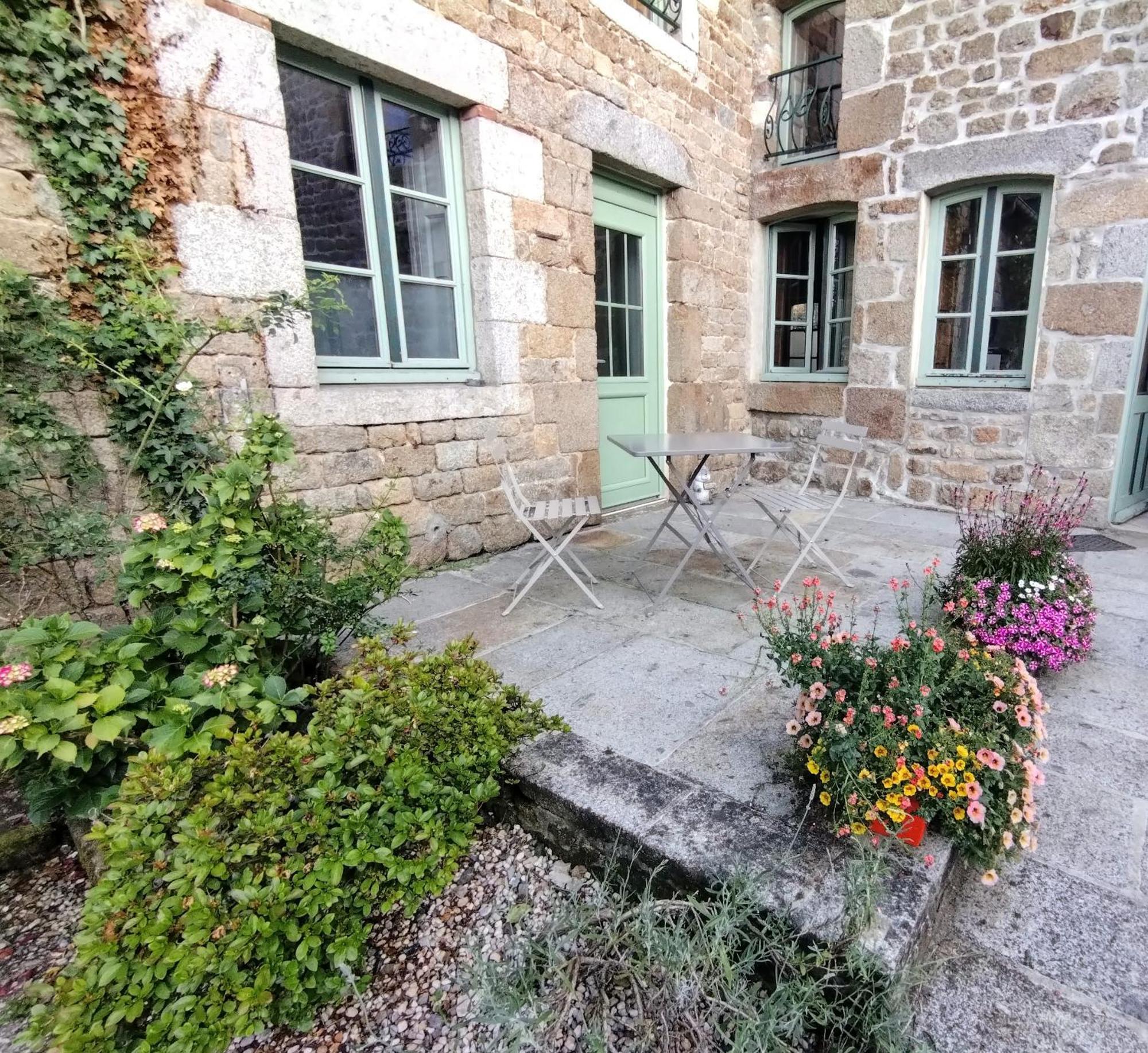 Le Cheval Blanc Ξενοδοχείο Carrouges Εξωτερικό φωτογραφία
