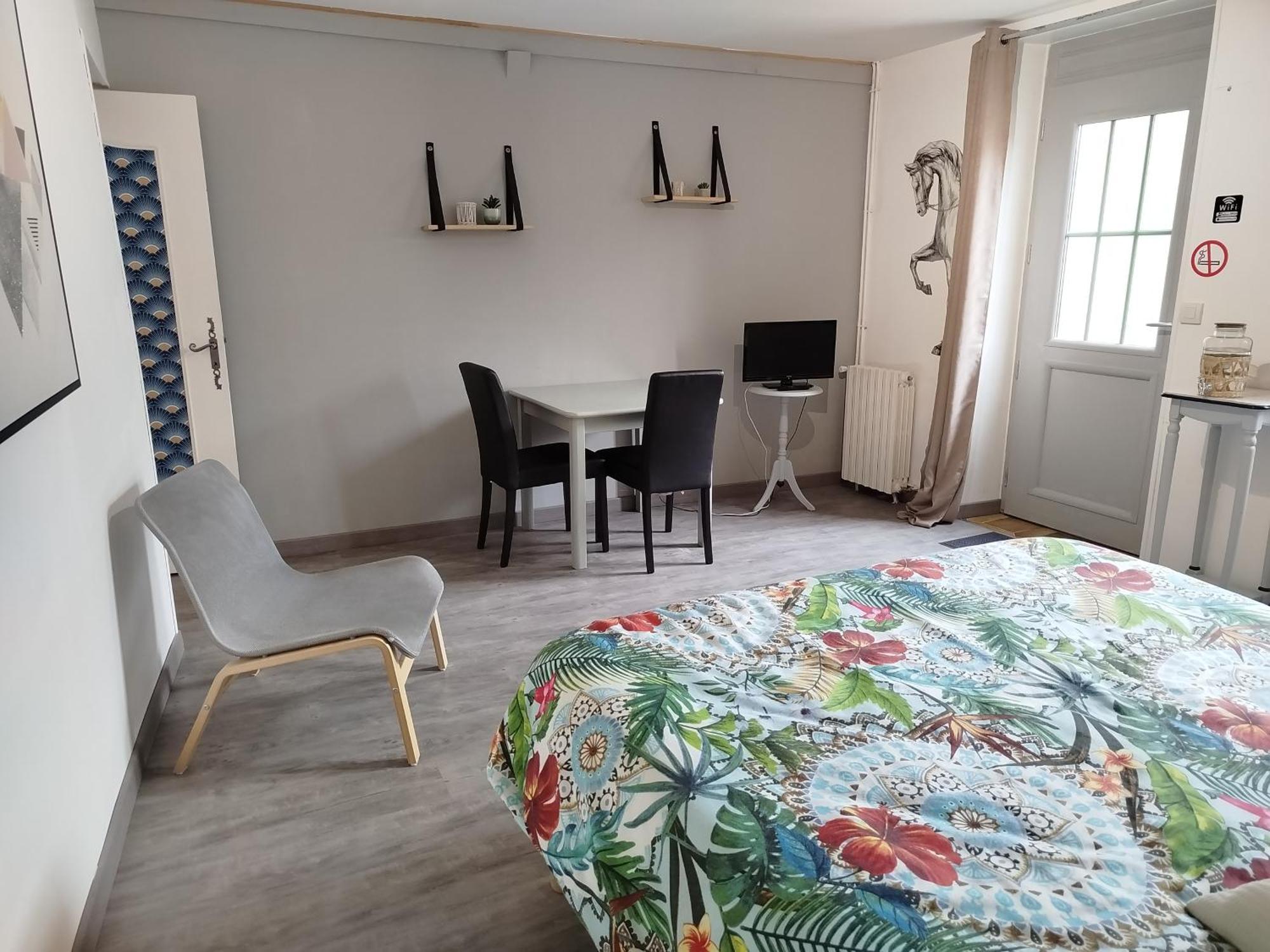 Le Cheval Blanc Ξενοδοχείο Carrouges Εξωτερικό φωτογραφία